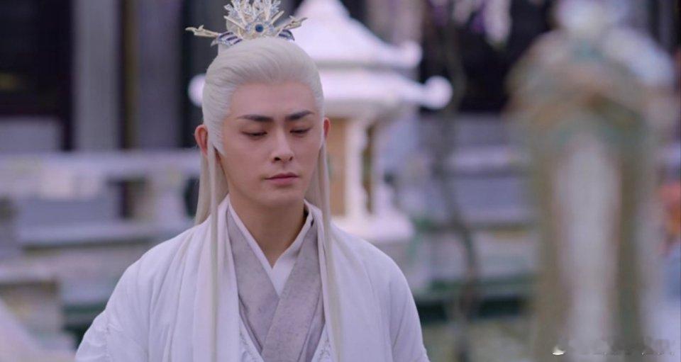 网友评的仙剑四目前出场最好看的俩男的：重光长老和裴剑。知道是谁演的不？ ​​​