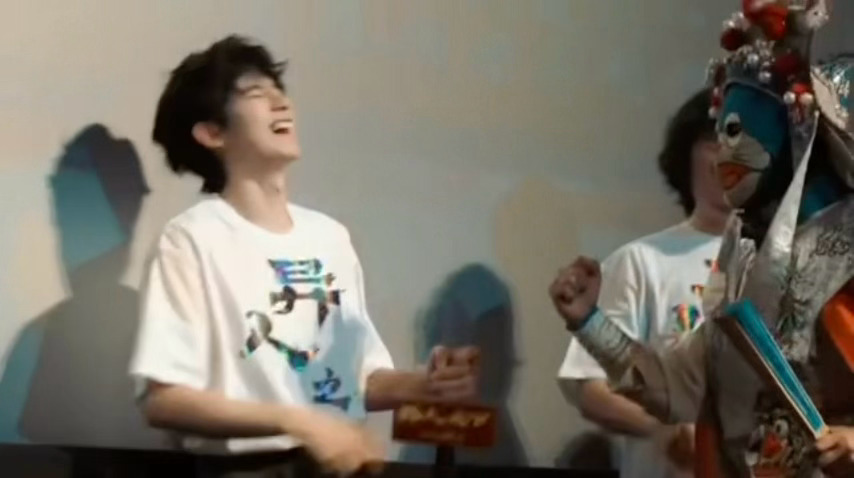 胡先煦上早八也是开朗小狗全内娱找不到第二个这么爱笑的快乐小狗胡先煦早八拍戏、路演