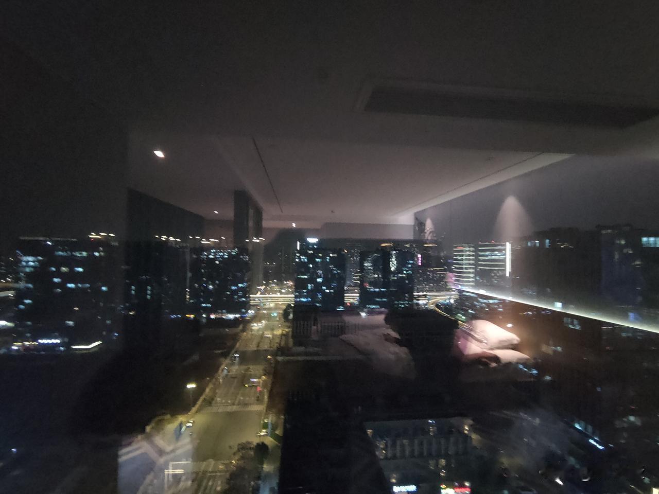 在如今这个快节奏的时代，对我来说健康和亲情是最重要的。
健康是一切的基础。世界卫