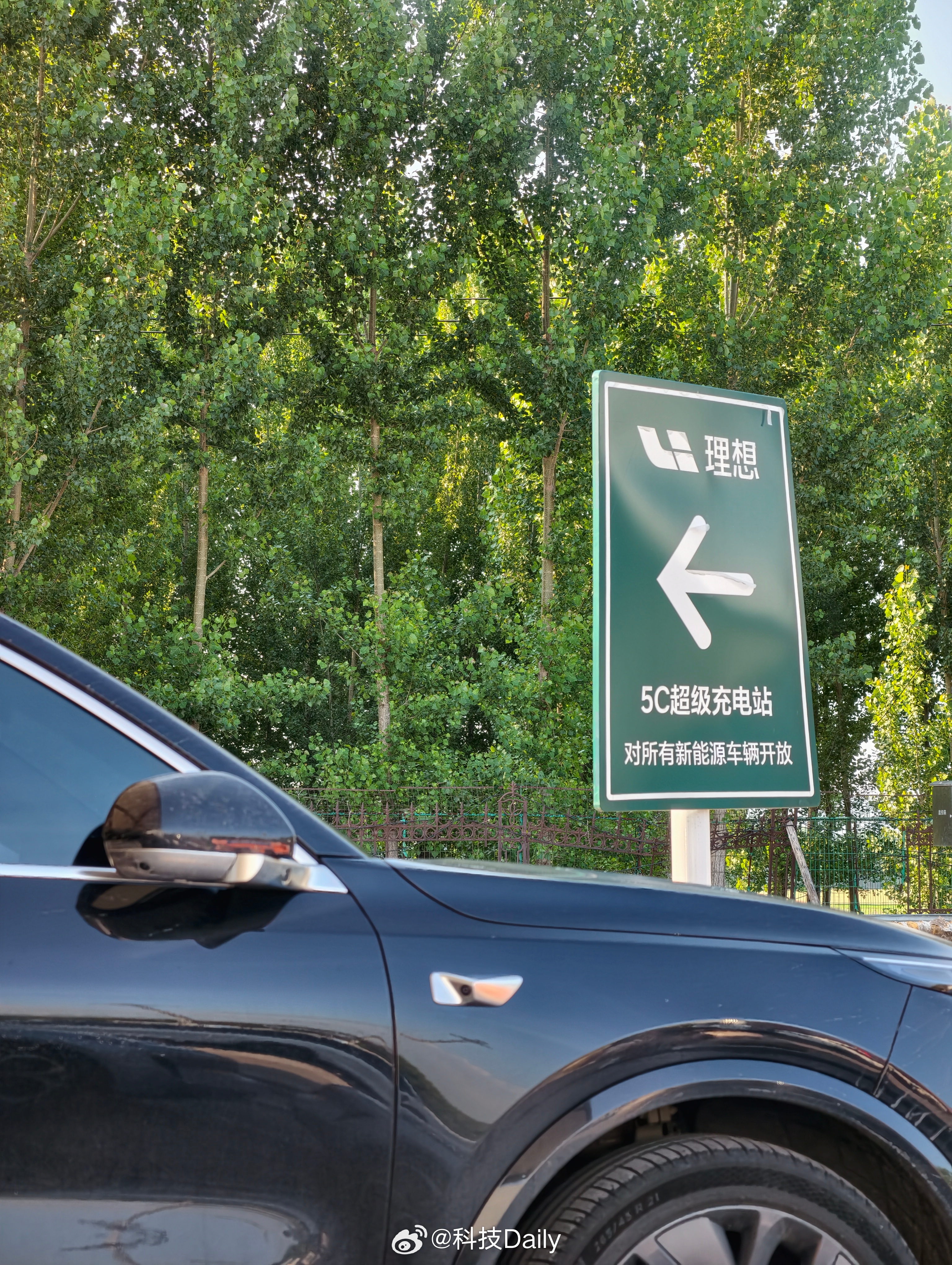 高速上用理想的充电桩爽歪歪，希望理想多建充电桩，因为实在是太方便了。其实车企的充