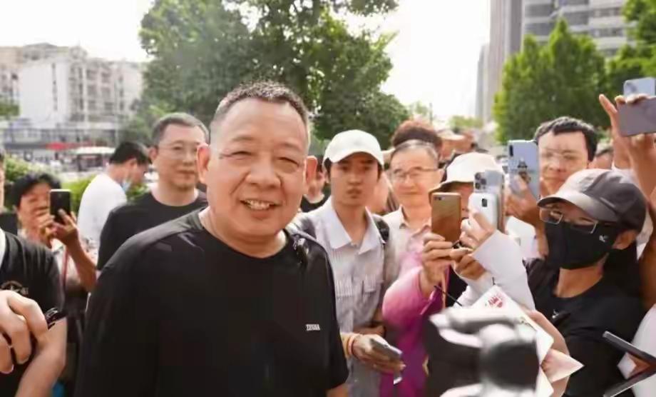 央视刚表扬完于东来，3大国家级荣誉就砸来，全国推广不是开玩笑
 
7月13日《新