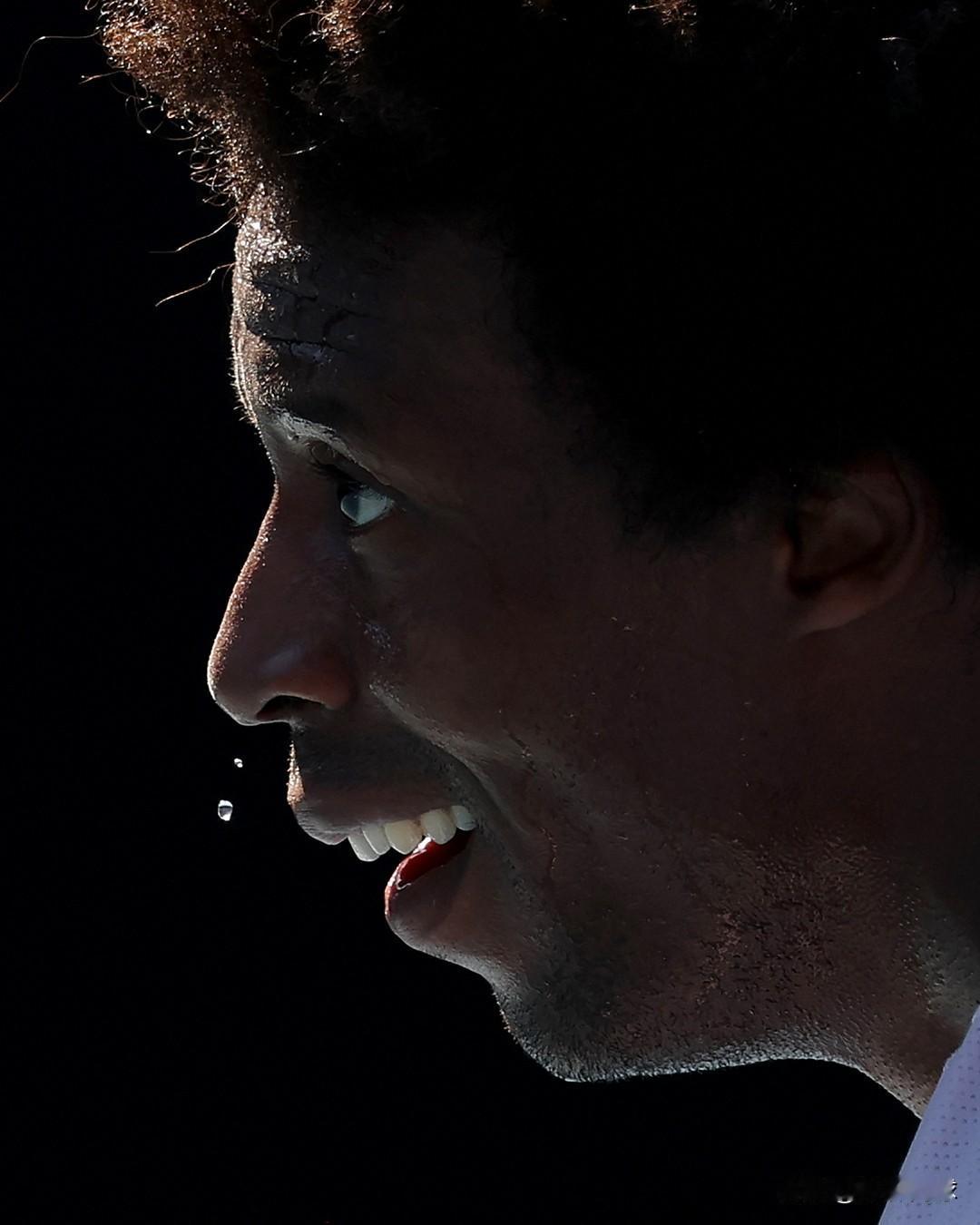 🇫🇷孟菲尔斯1-3不敌斯威尼🇦🇺
和德约科维奇一样，他2005年第一次参