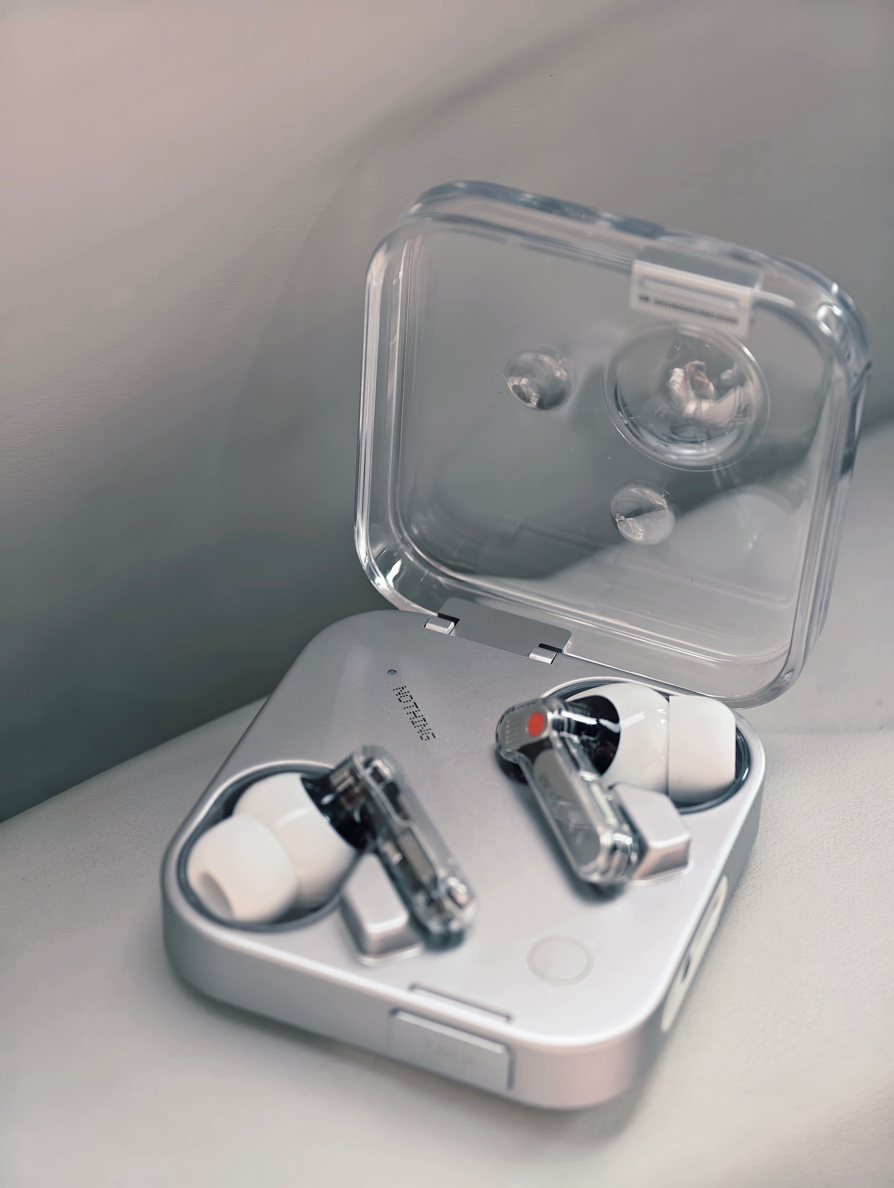 昨儿出差过安检给耳机弄丢了，从公司拿了个Nothing Ear（3）。听哥哥新歌