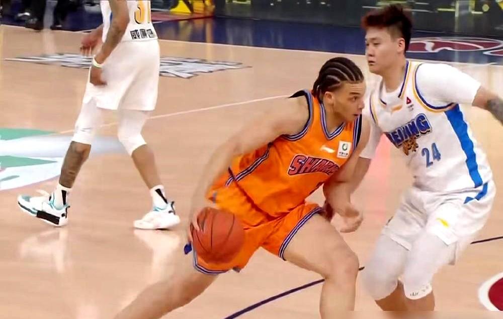体育板块

但也有人觉得，天赋这东西真能当饭吃。

还记得那个在NBA单场砍下4