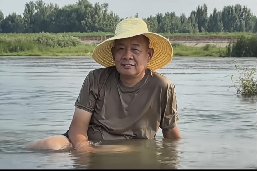 可爱，有钱，有爱心，有情怀的胖大叔，你会认识他吗？