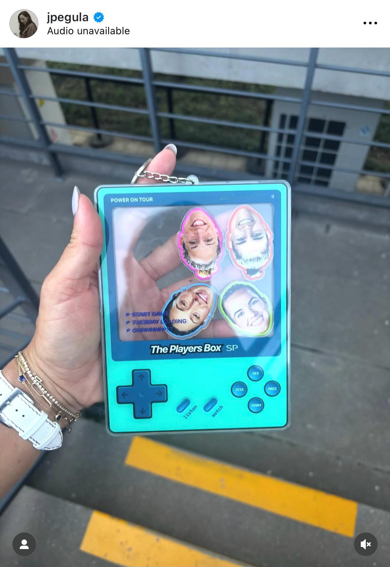 我中网送了这个摇摇乐（给了她一个拆封的和三个没拆封的，我一句话没说老佩就自动懂了