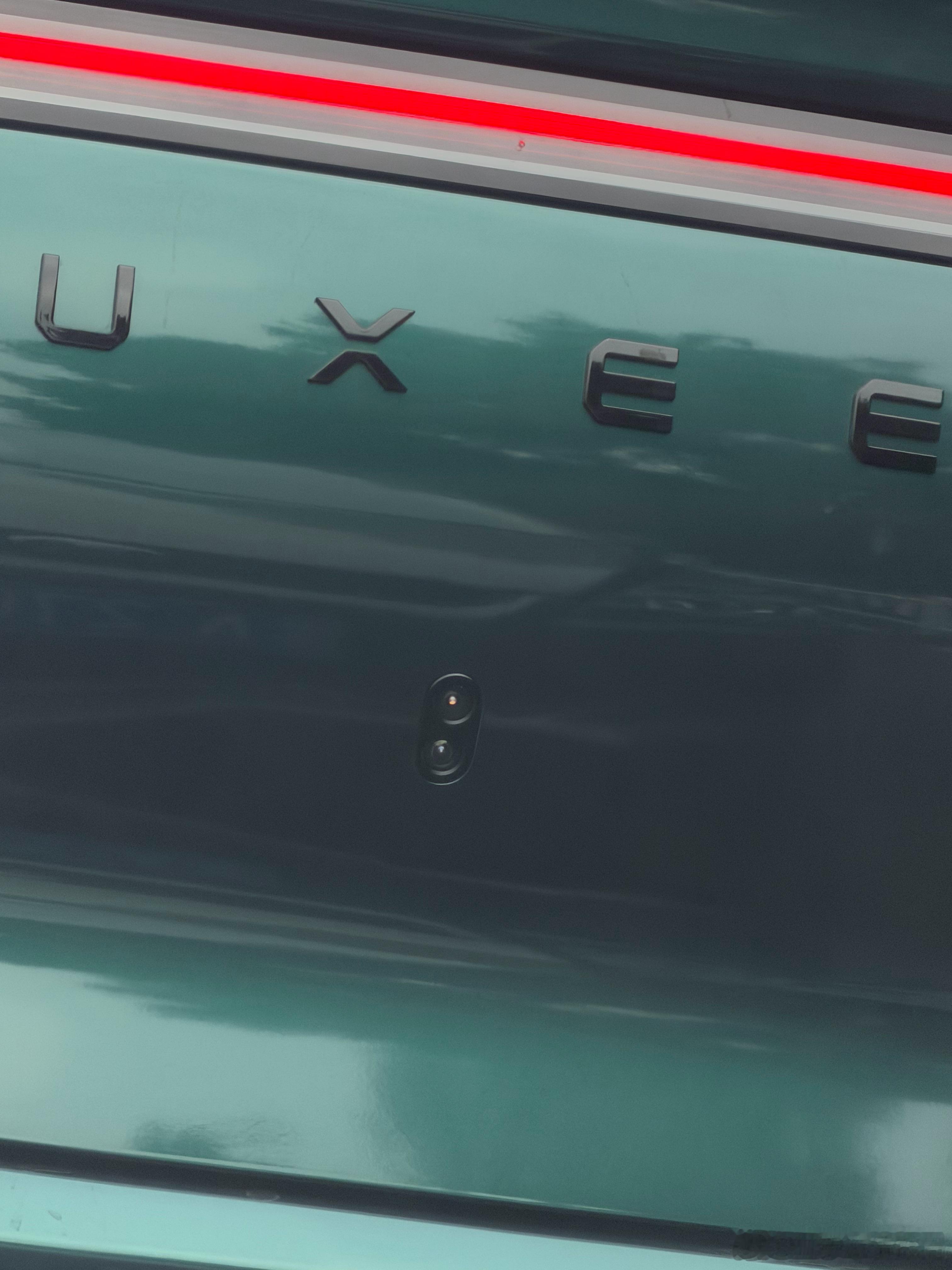 我靠，这么贵的车居然有这么粗糙的设计不对，他真的设计了嚒