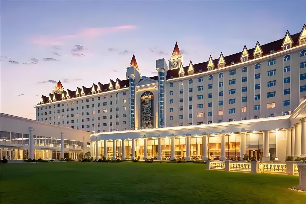 黄石的酒店发展真是越来越让人惊喜了！像金花大酒店，1993 年就建成开业，还拿了