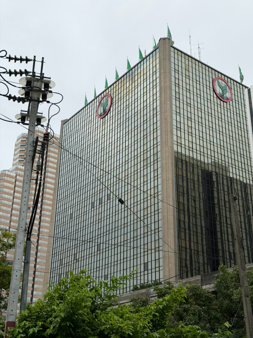 深夜一脖曼谷BTS Ari站，与沿线的暹罗、乍都乍很近，区位优势明显。我平时很少