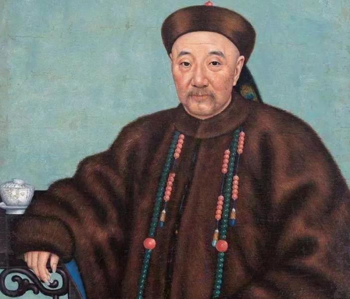 清朝，红顶商人胡雪岩在被慈禧抄家前，他提前意识到大祸将至，于是在深夜，命管家将十