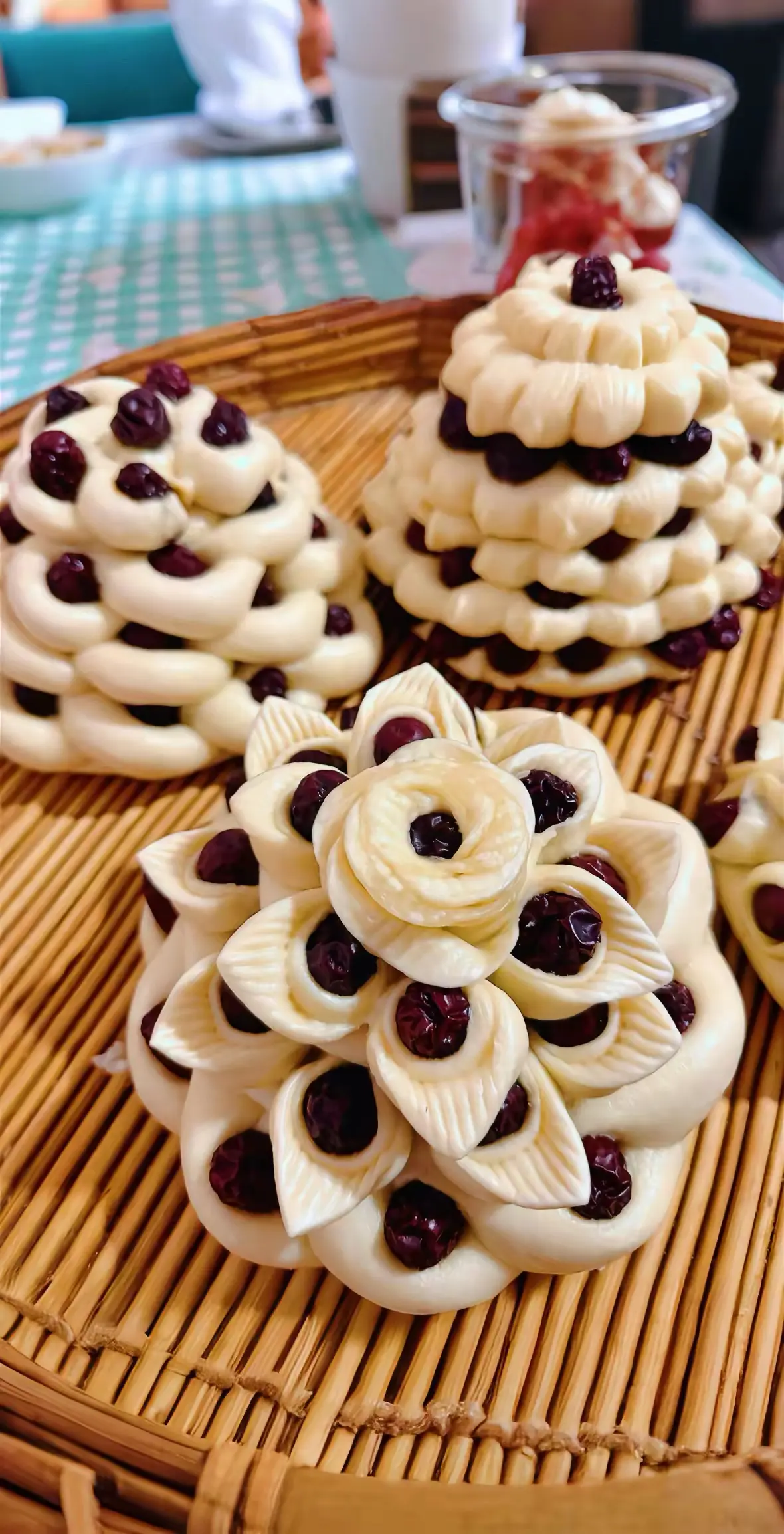 走过一个冬天 辛苦了这一年 捎上了心意敲敲门 送到了你身边