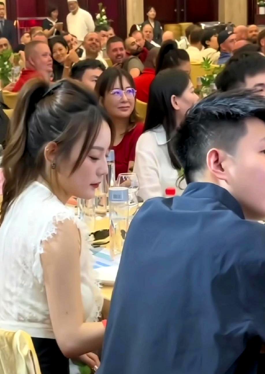 有人可能会觉得，赵心童的状态起伏，和女友的不旺运有什么直接关系，就像有人盯着星座