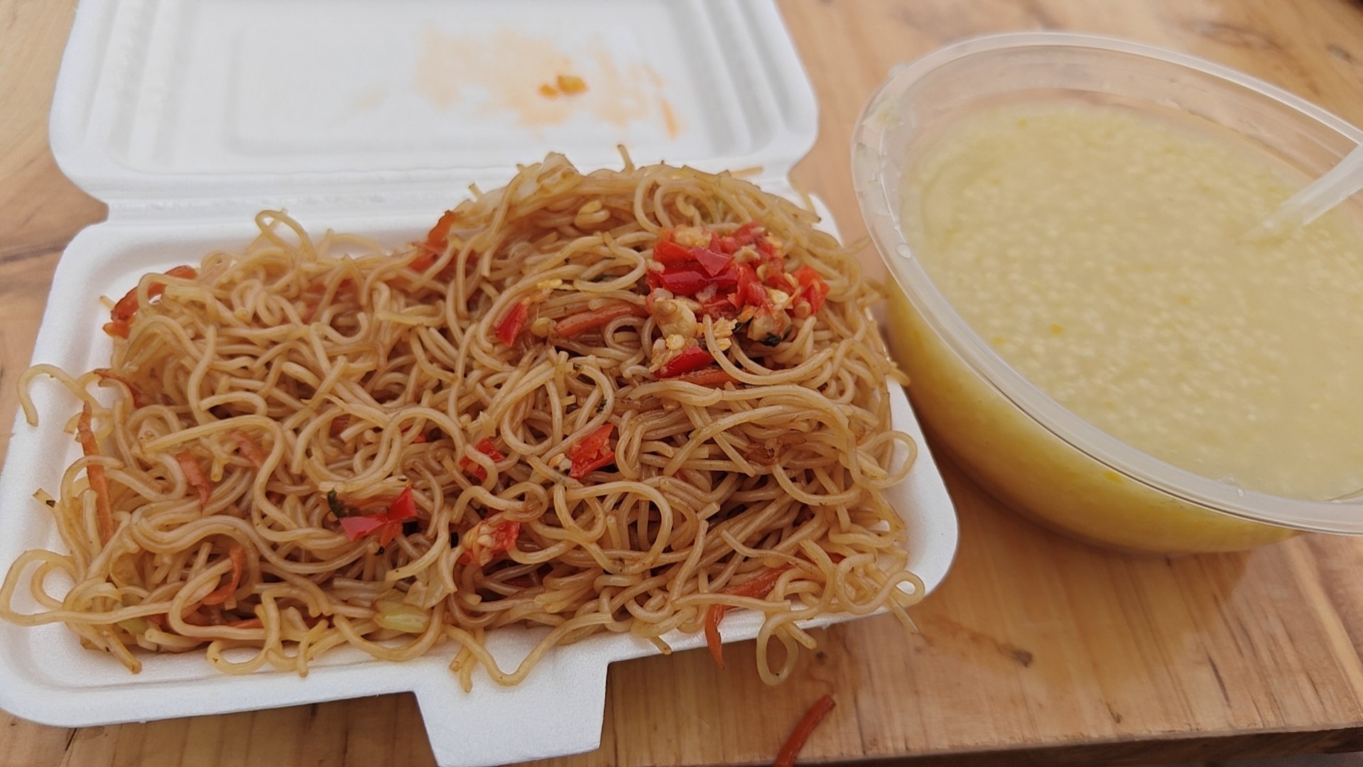 今天的早餐，炒米粉➕小米粥我的快乐源泉