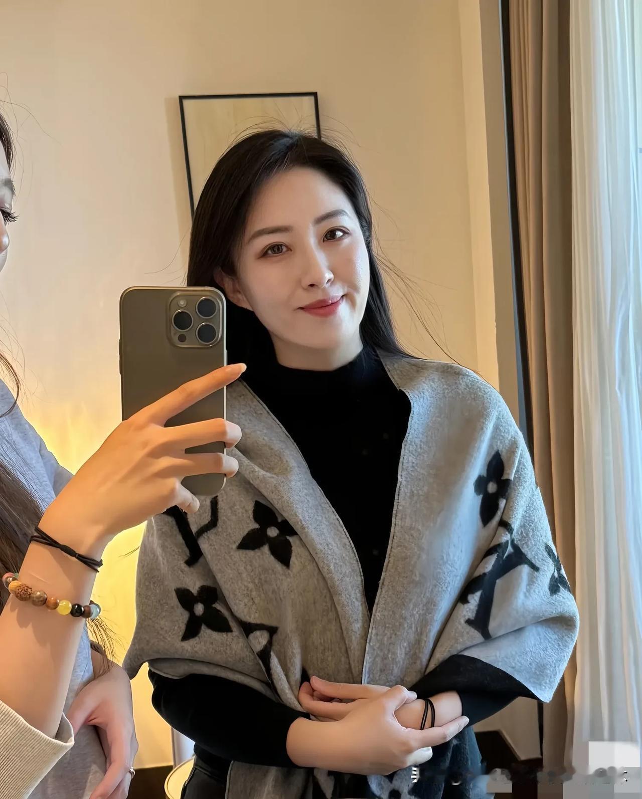 山东枣庄李主任，应该是体制内颜值的巅峰了，也是北方美女的标杆。要气质有气质，要气
