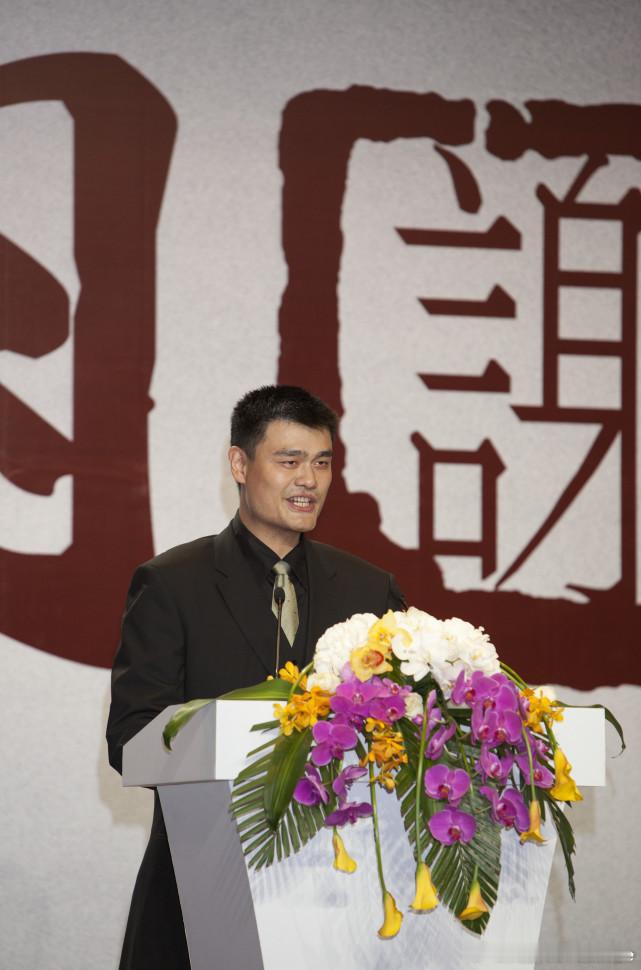 #姚明离任# 明谢➡️辞任 我姚辛苦了 偶像，好好休息[心]#姚明不再担任篮协主