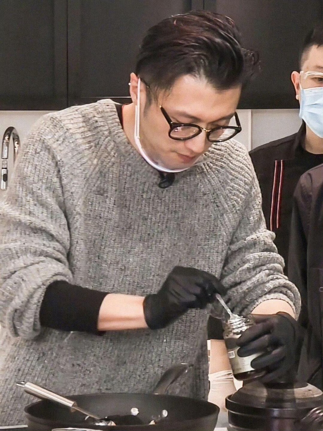 娱乐圈最颠勺的男人 娱乐圈掌管厨艺的男人，不想当厨师的演员不是好歌手，谢霆锋真上