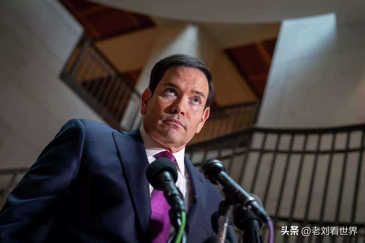 来自外媒的消息说，一艘载有10万吨原油的俄罗斯油轮正式抵达古巴马坦萨斯港。
外媒