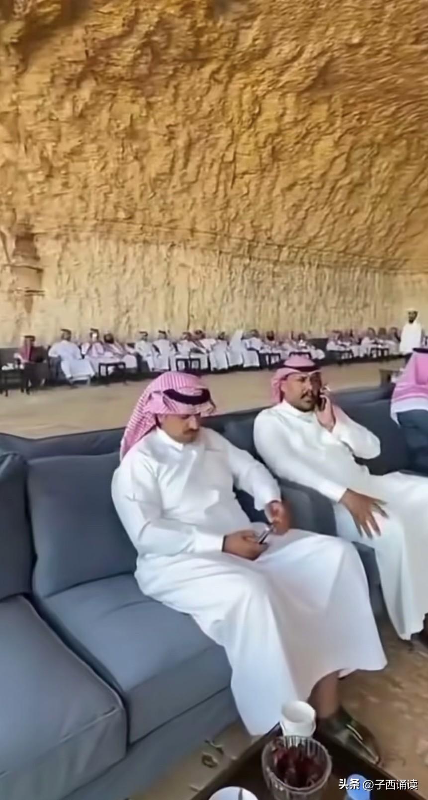 哇，这些土豪权贵们躲在这样的防空洞里真的安全吗？离那玻璃窗太近是不是也非常危险啊