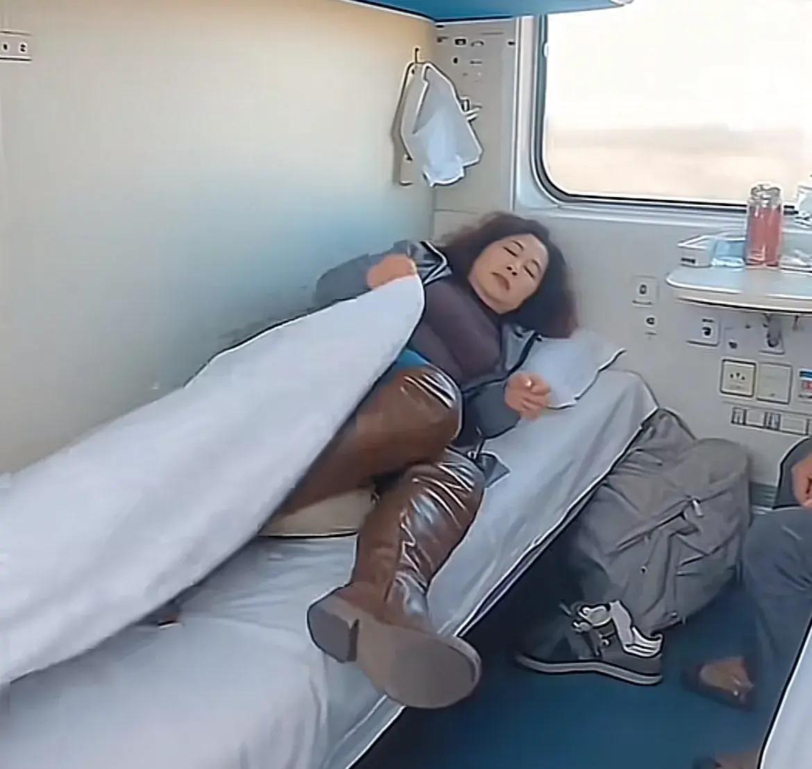 看到这一幕！简直是不敢相信！怎么会有这样的人呐！属实让人震惊！！！