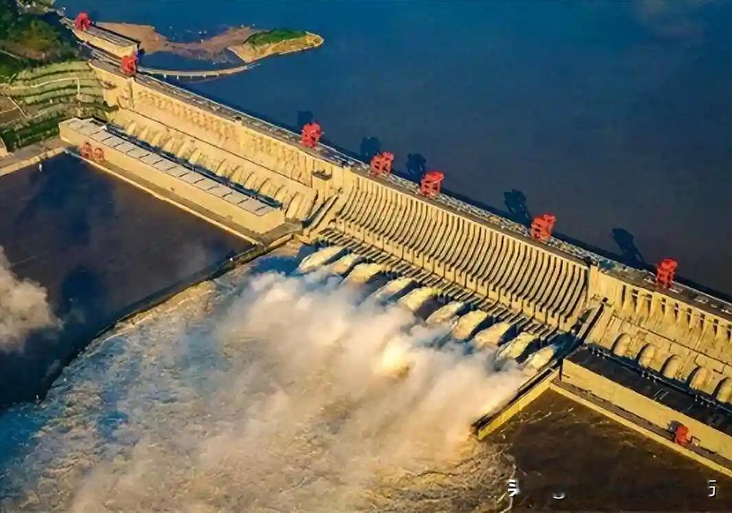 当初中国花了2000多亿建造三峡大坝，如今三峡大坝能回本吗?

这么说吧，不仅能