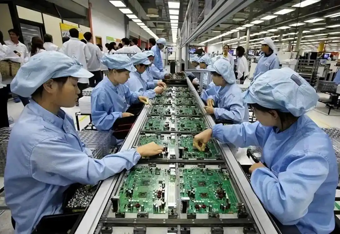 【富士康紧急扩招新人入职就奖8800元】为苹果新品上市做准备iPhoneiPho