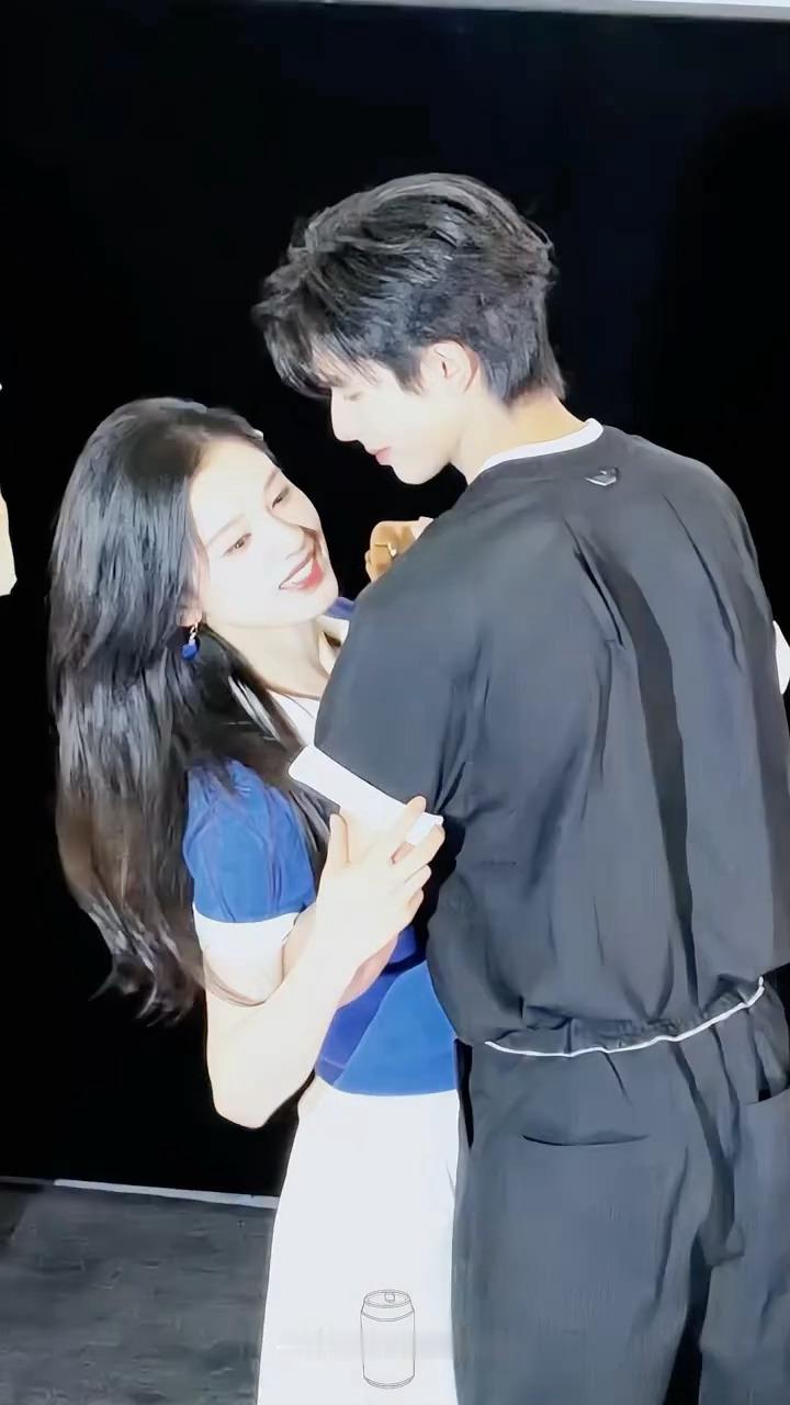 野狗骨头对视呐～🥰 
