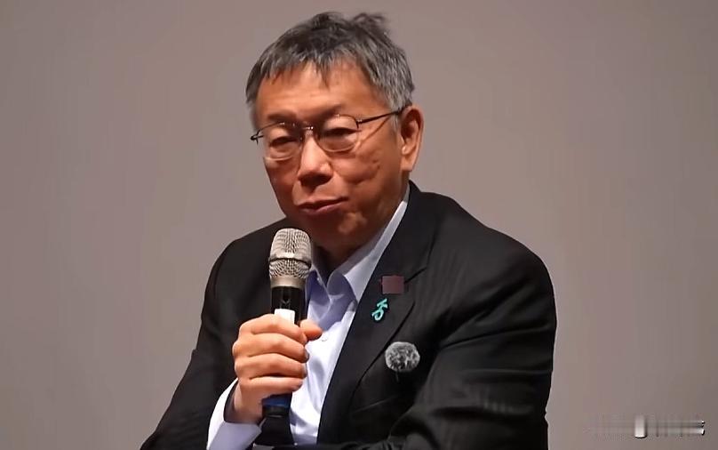 柯文哲称在狱中读过《邓小平传》。
而柯文哲的言论也再惹争议，恐怕会破坏“蓝白合”