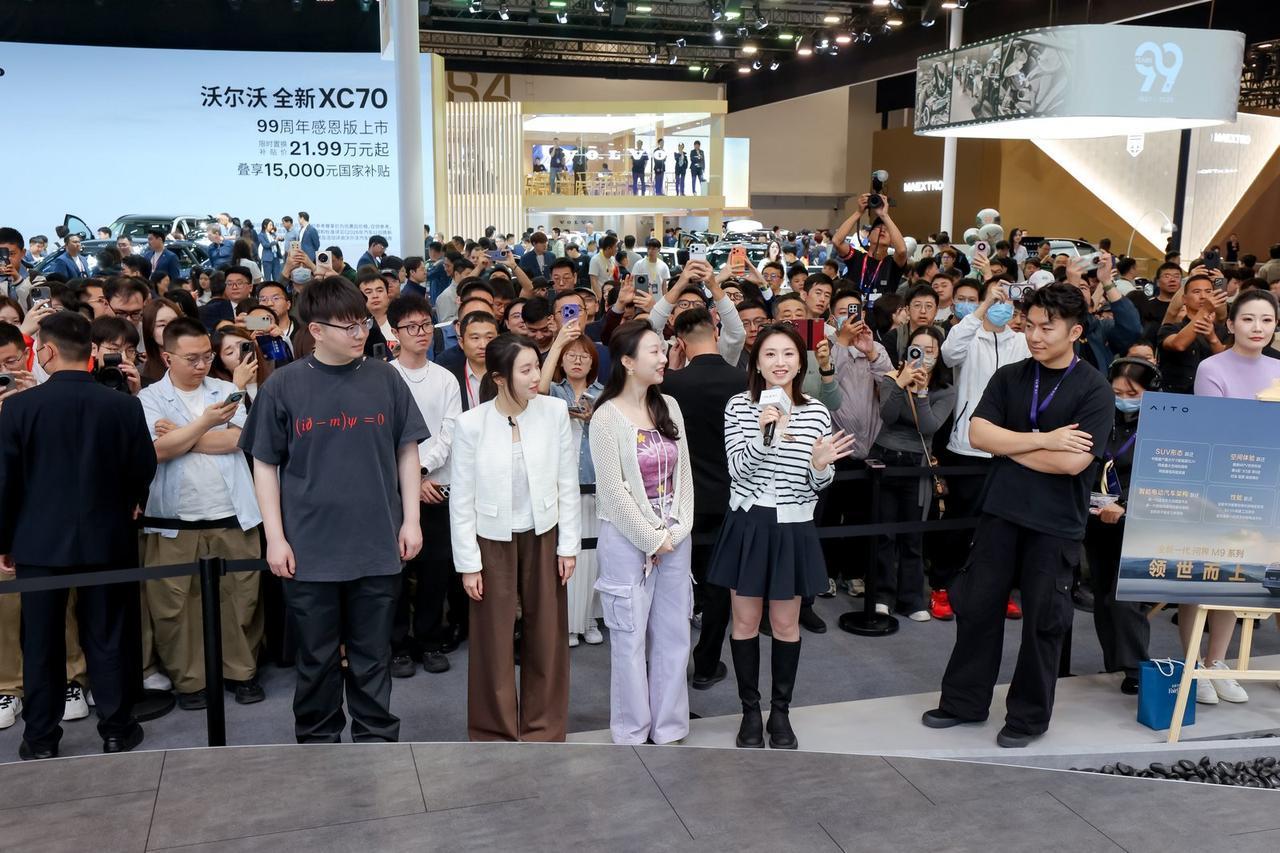 全维车型适配多元出行，鸿蒙智行以优质产品贴合大众
聚焦2026北京车展现场，鸿蒙