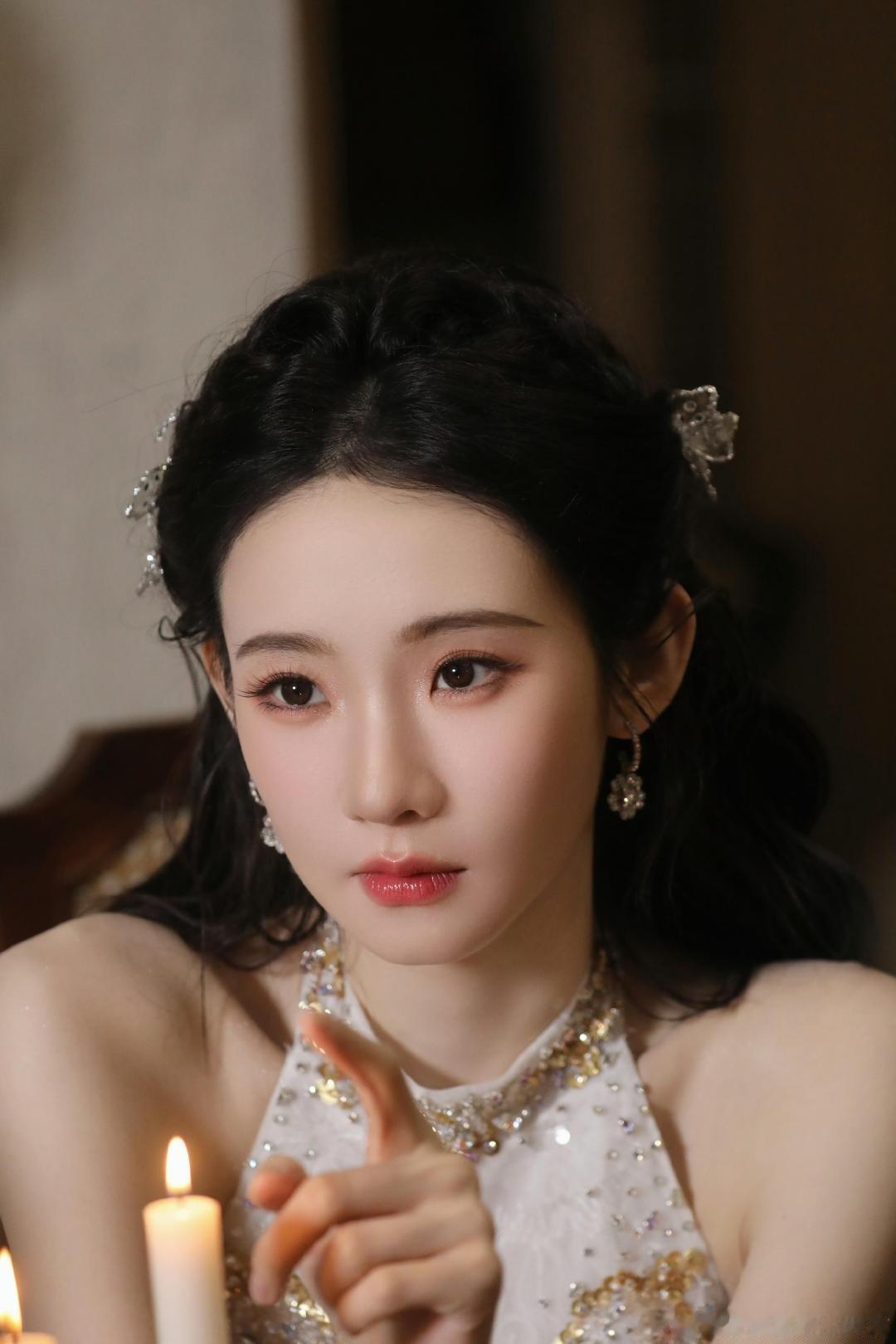 张艺凡不愧是时代峰峻大小姐张艺凡的权威我后知后觉 演技细腻入心，红毯造型封神，张