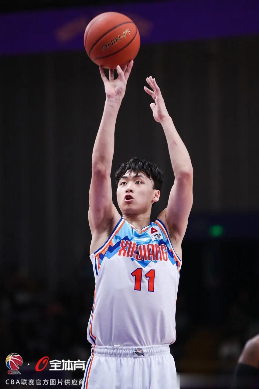 新疆男篮战胜北京男篮，这两点是球队获胜的关键

1、两名核心球员表现出色
全场比