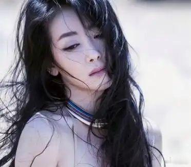陈紫函这套《男人装》写真氛围感直接拉满，又美又有韵味，太惊艳了！陈紫函