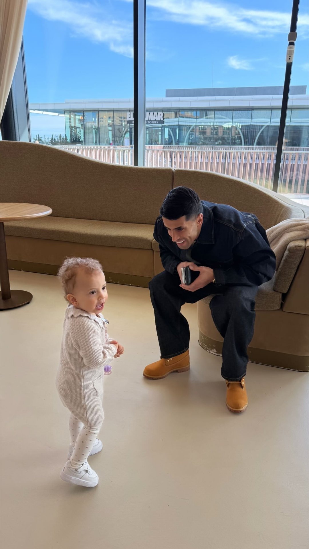 坎塞洛和小女儿😍😍😍😍巴萨至死不渝红蓝魂