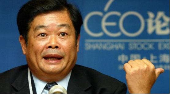 曹艳萍领着男友叶舒跨进曹家大门时，压根没料到亲爹曹德旺能不给半点面子，脸一沉就撂