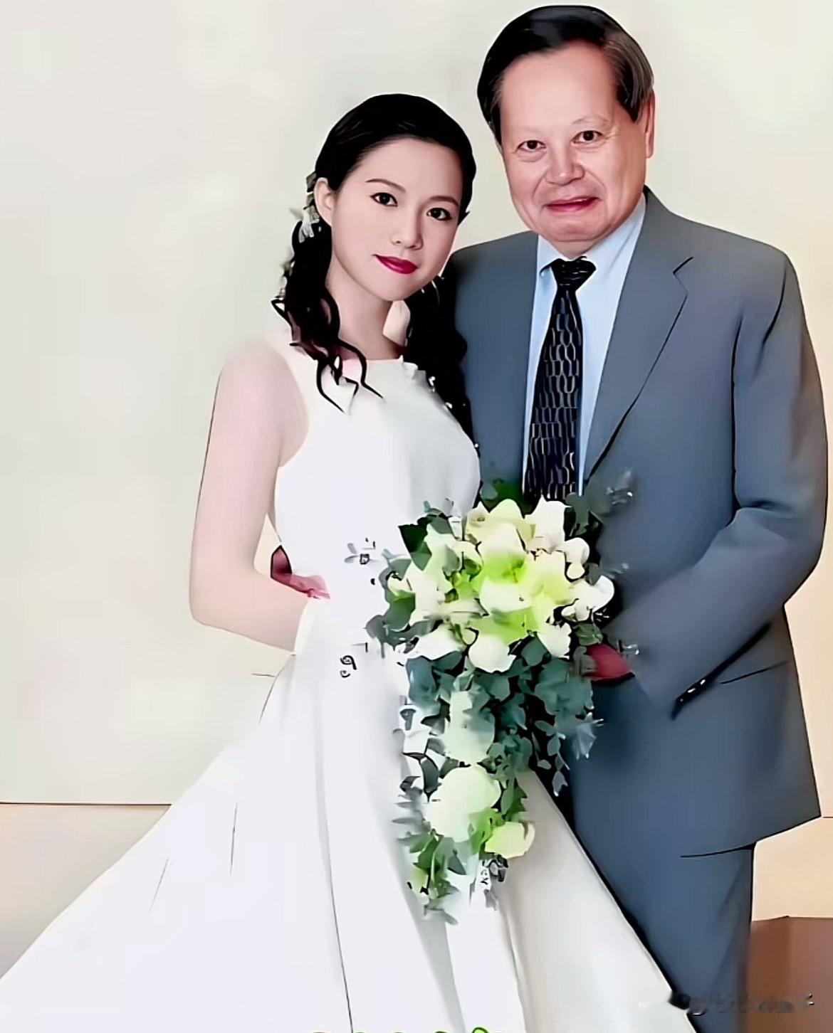 杨振宁式的爱情,你向往吗?这个话题太有意思了。
“杨振宁式的爱情”，有人羡慕，有