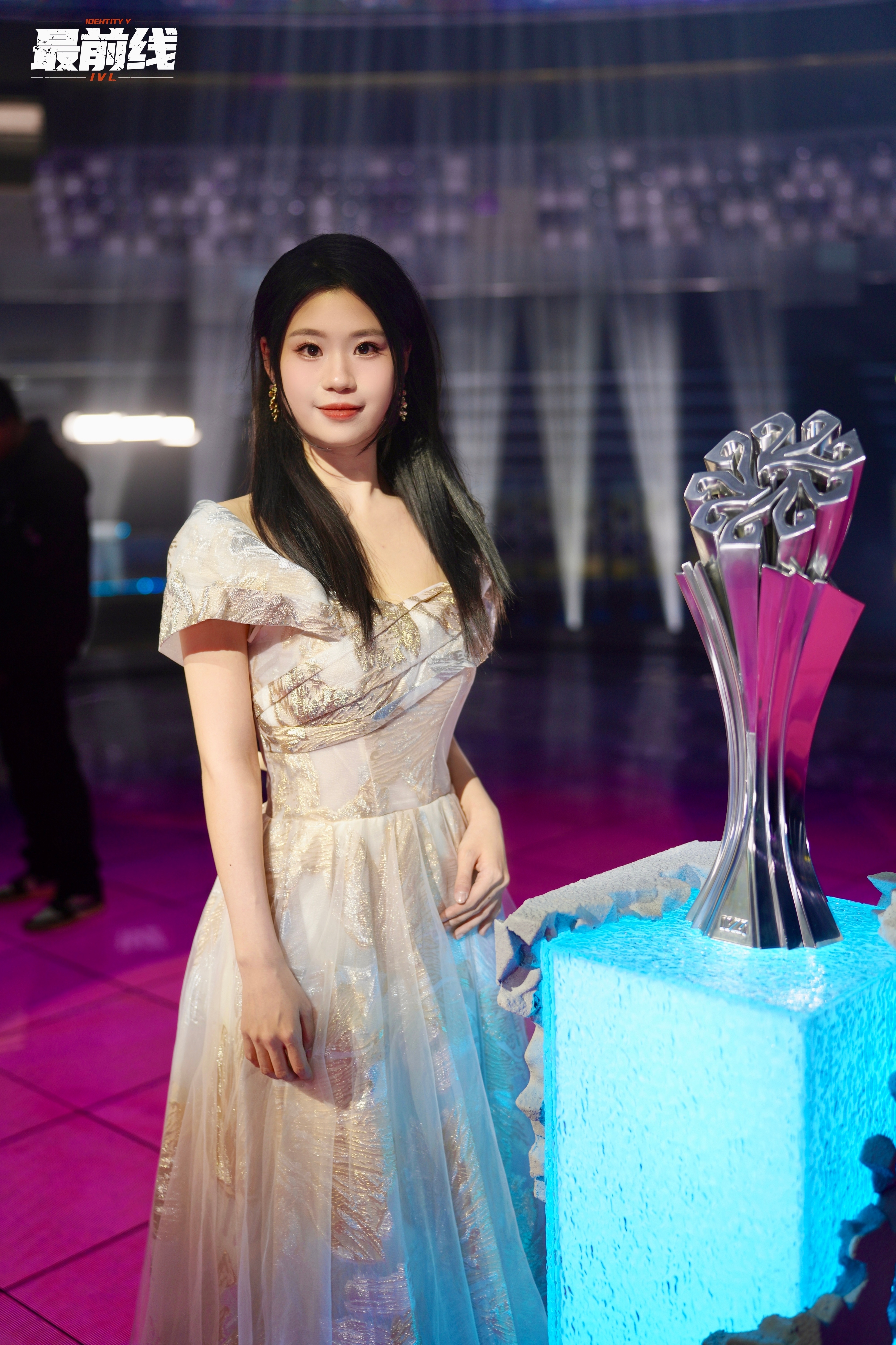 第五人格赛事[超话]  【总决赛主持返图】大家线下见到特别可爱的月明了吗[哇][