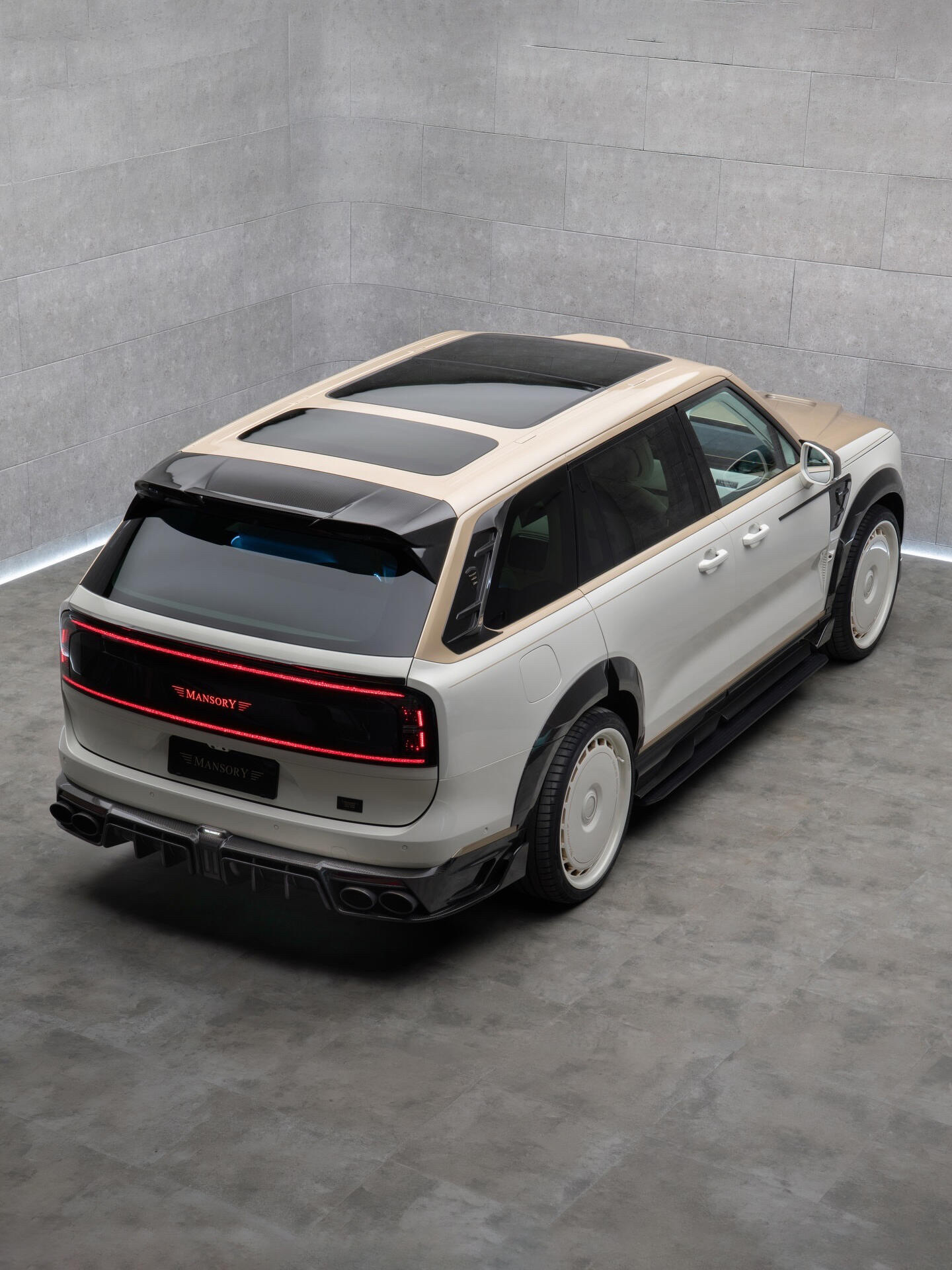 卖炭翁MANSORY对国产车下手了MANSORY版本的极氪9X不仅改了套件，后门