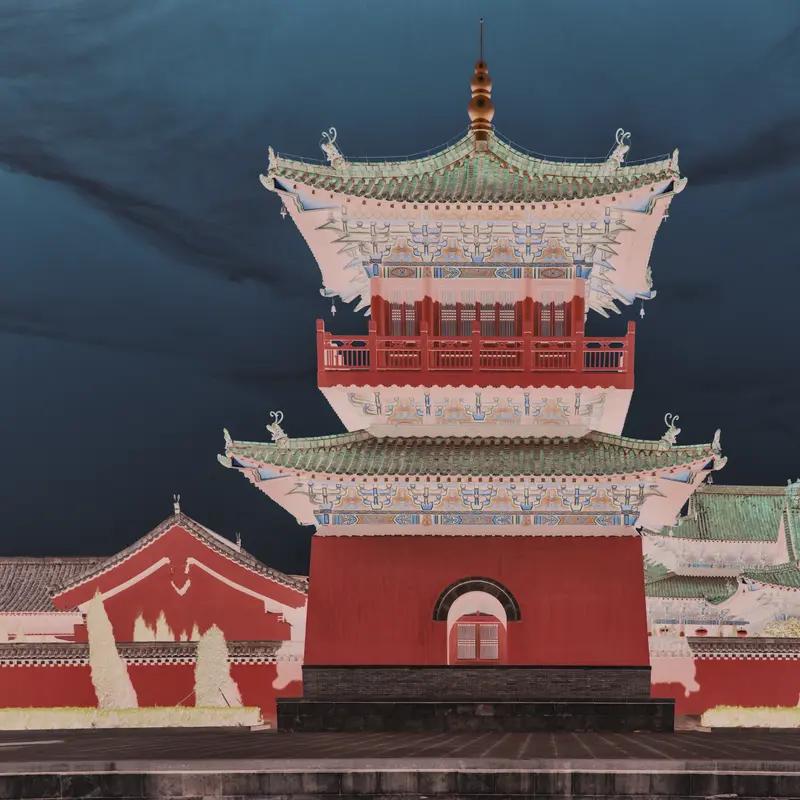 要准确理解宋朝的历史位置，可以借助三个学术概念：

 “资本主义萌芽”：指的是在