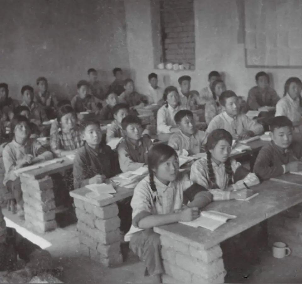 那些远去的日子（33）

小学阶段经历了很多具有那个时代特点的事情。

经历过伟