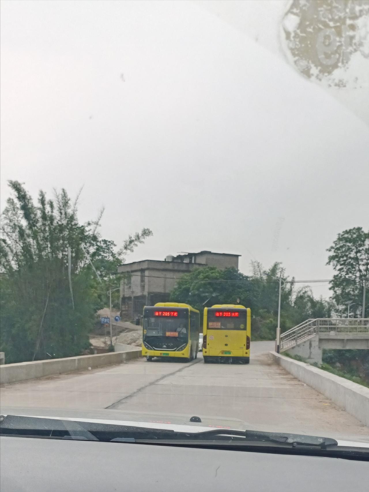 桂平城乡公交下湾，大湾车
桂平开通城乡公交也几个月了，
现在关注度还是有，
毕竟