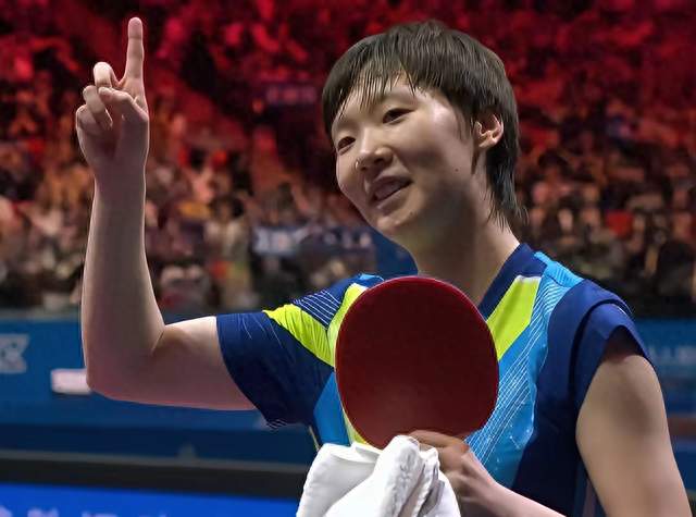 王曼昱3-2啃下张本美和！蒯曼3-0伊藤，女队这块金牌打男队脸