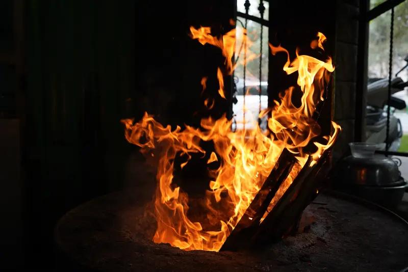 2025年11月29日，湖南湘乡榔石村一场火灾被11岁女孩杨艺馨及时制止，她救了