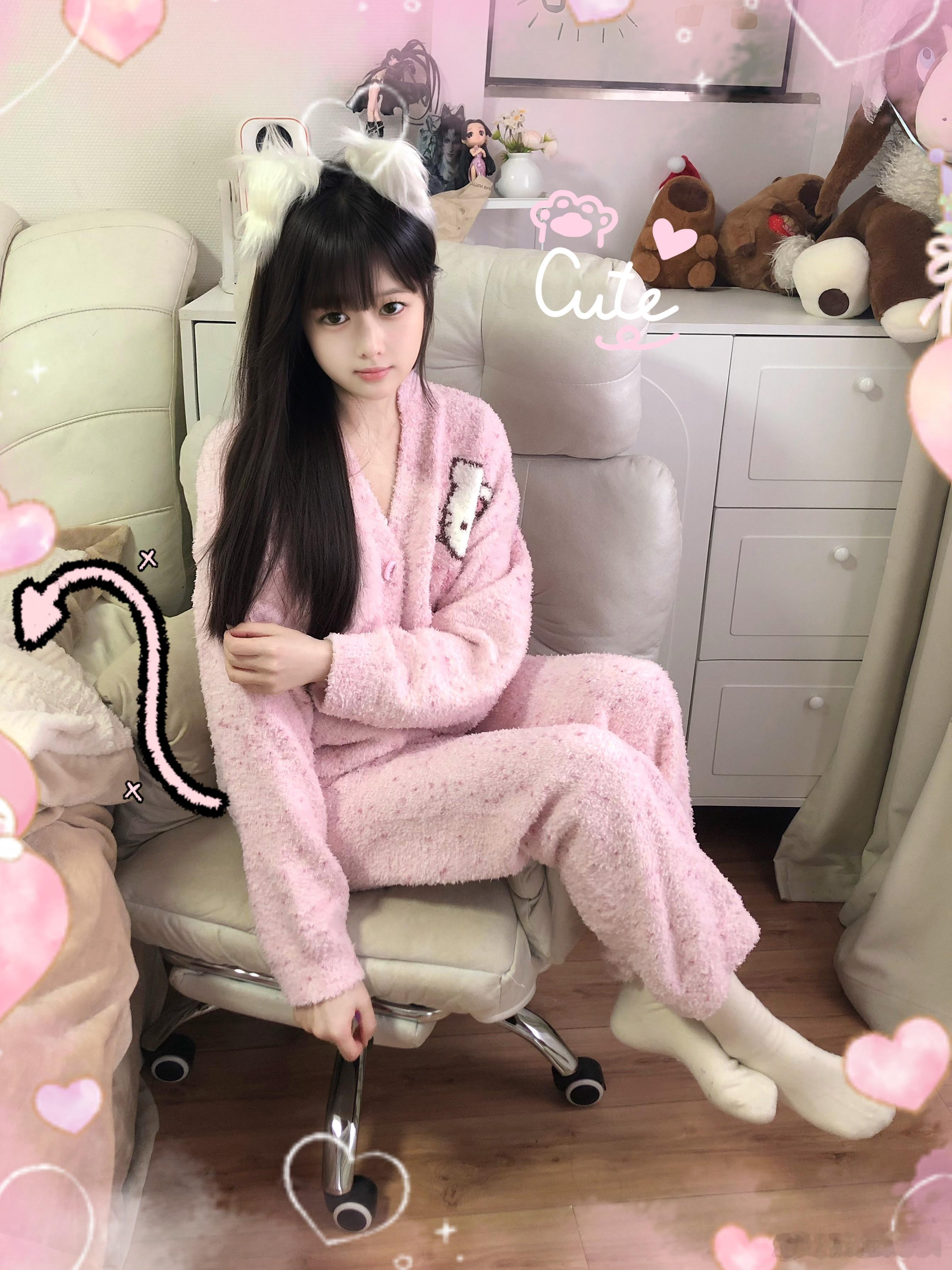 感觉挺多人追的 不过是拿着武器那种 