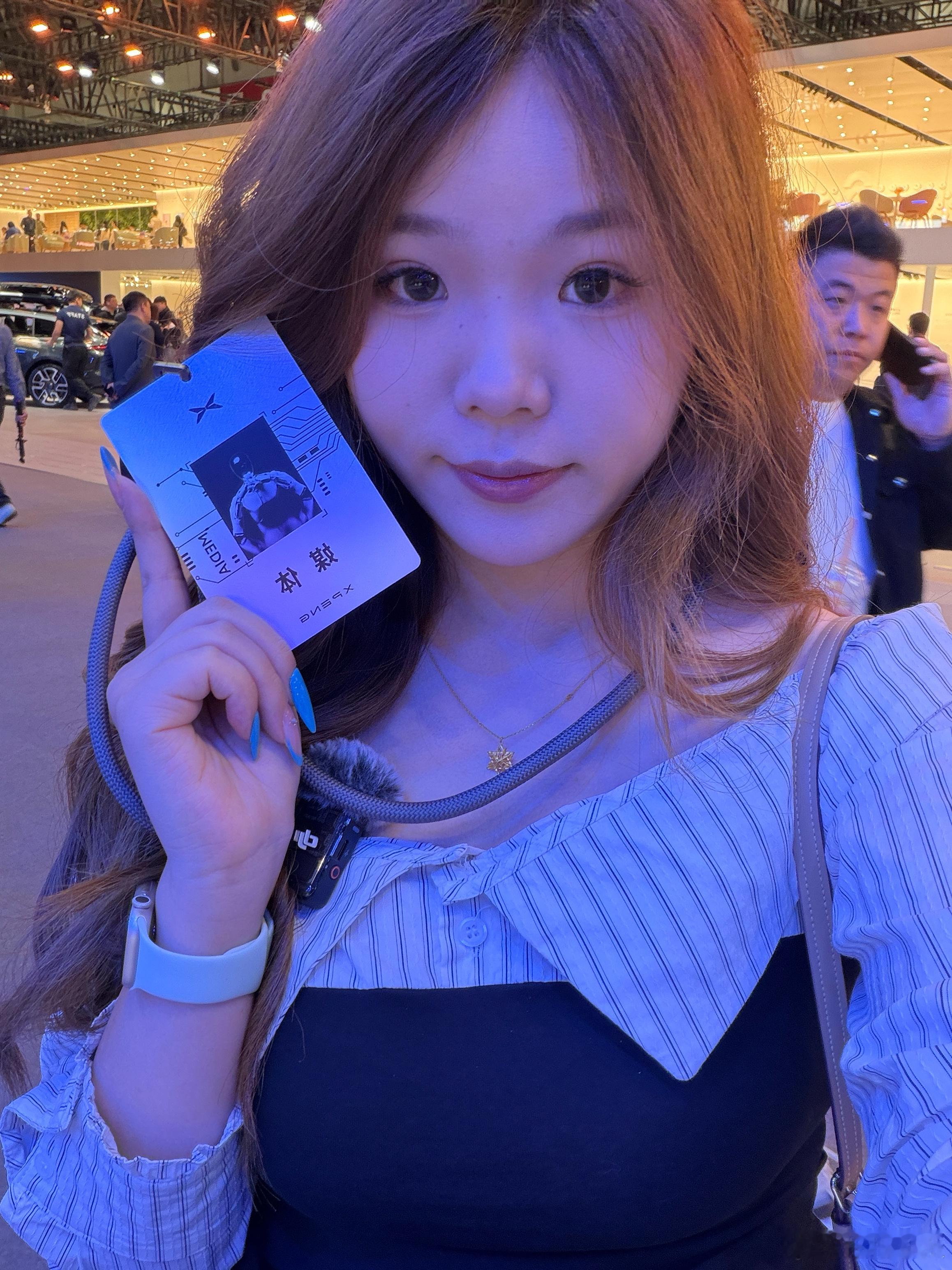 uu们顺利到达，第一站直接来小鹏打卡一下，我比较想看的就是小鹏GX，等会就去体验