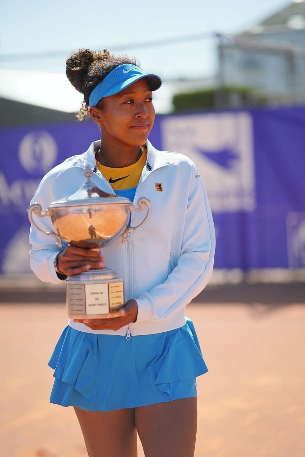 带着上周在圣马洛WTA125首次赢得红土赛冠军的势头，大坂直美在罗马首轮击败本土