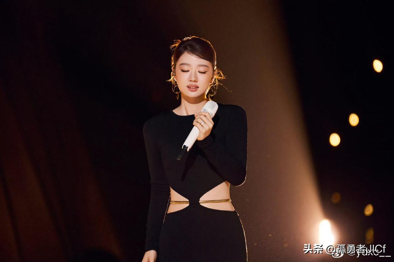 简评：单依纯《爱情Sha La La》

正如那英老师说的，天生声音自带丰富情感