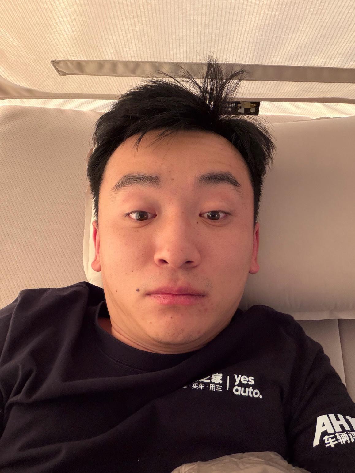 我敲！露营博主太难干了，嘴真严啊兄弟们…好不容易睡着了早上被运垃圾车给震醒了[晕
