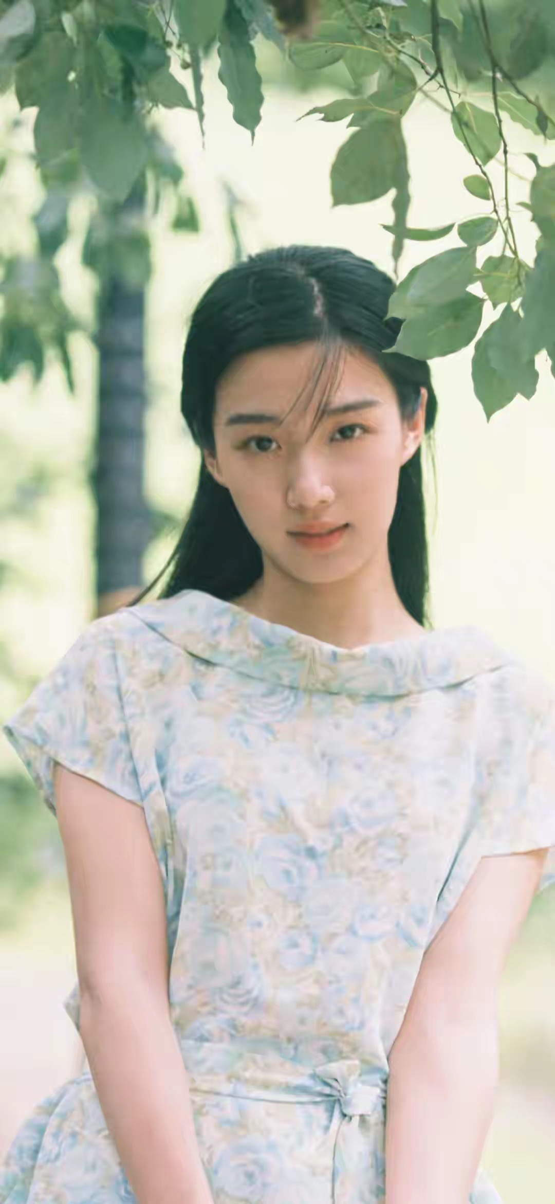 卢昱晓，她早期的这组照片真的太美啦！很清新元气的氧气美女！ 