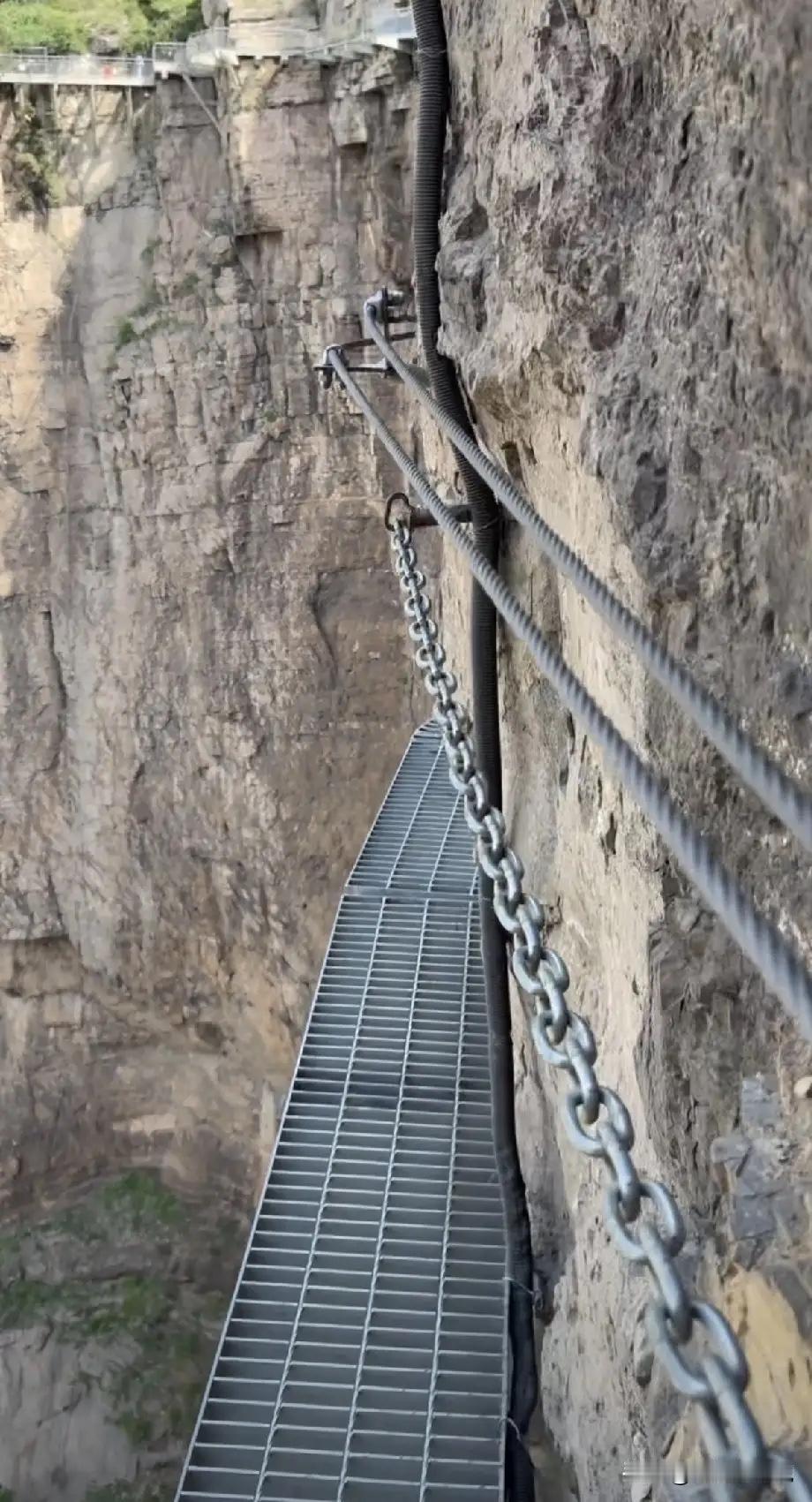 给所有的胖胖提个醒，一定要减肥，太胖的时候，人是圆滚滚的，身体有异味还发臭，行动