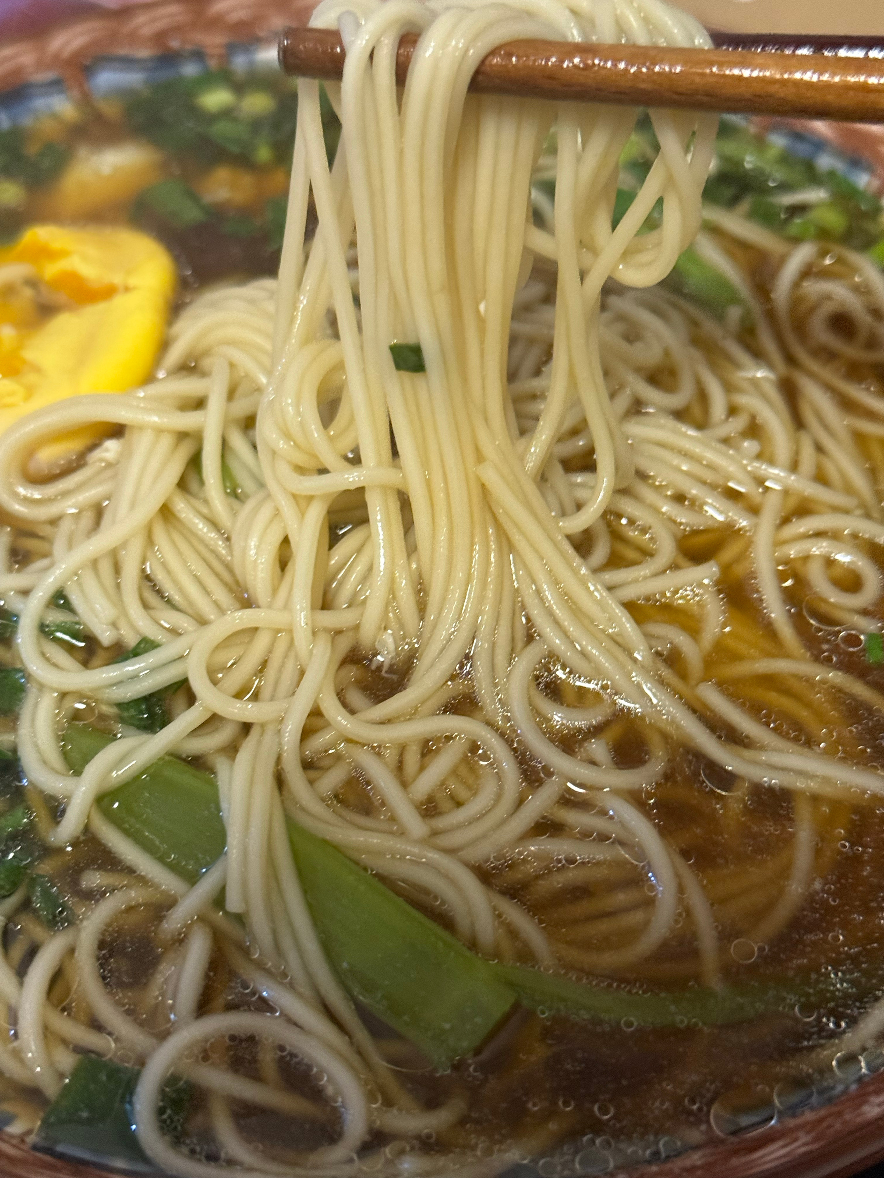 凌晨两点半，饿了，老公二话不说就去厨房给我煮面条，这大概就是幸福了吧好爱我这个蠢
