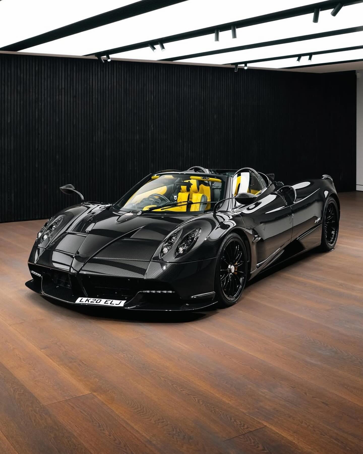 Car时尚[超话]  Huayra Roadster 🐝帕加尼Huayra R